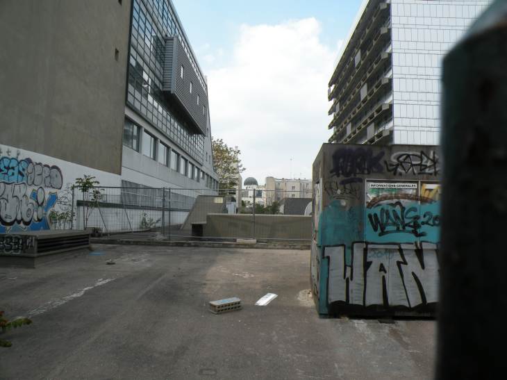 cour d'immeubles avec tags, 15e